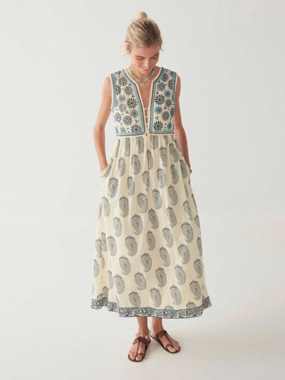 Maison Hotel Dress | KALINDA DRESS
Mirissa Atlántico